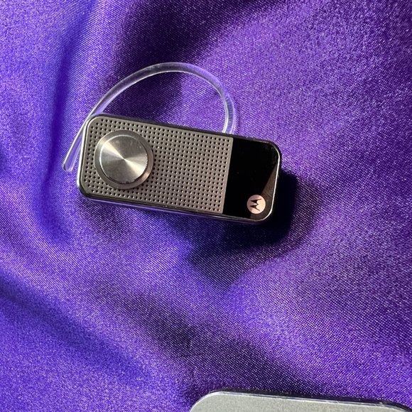 📌Motorola Bluetooth Headset and 2 Charging Docks - N 136 - Picture 10 of 12